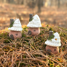 画像をギャラリービューアに読み込む, 赤壁の貝殻屋根の妖精ハウスS | 苔のある小さな家