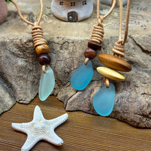 Load image into Gallery viewer, 妖精のアミュレット 〜 手作りシーグラスペンダント | 天然木材&レザー | 海の癒しのお守り | ナチュラルボーホースタイルジュエリー