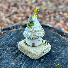 Load image into Gallery viewer, 【一点もの】貝殻屋根の螺旋の塔 - 流木台座付き / Maison Spirale