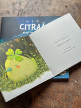 画像をギャラリービューアに読み込む, しおかぜレモンのまち絵本第1巻 「シトラ〜とべない妖精」付録絵本付き 日英バイリンガル版