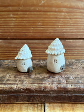 画像をギャラリービューアに読み込む, 貝殻屋根の小さなお家 のっぽS(バニラホワイト)〜テラリウム向け貝殻オブジェ(防水加工済)