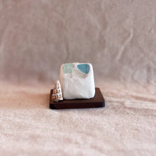 Load image into Gallery viewer, 北欧風青い屋根の家(ミルクホワイト)