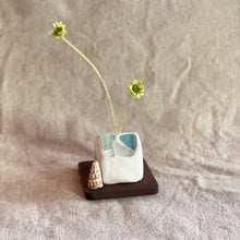 Load image into Gallery viewer, 北欧風青い屋根の家(ミルクホワイト)