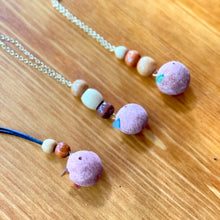 Load image into Gallery viewer, 勾玉型の鳥ネックレス『フォーチュンチュン』