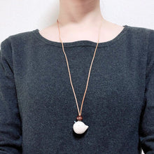 Load image into Gallery viewer, 勾玉型の鳥ネックレス『フォーチュンチュン』