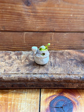 画像をギャラリービューアに読み込む, 貝殻屋根の小さなお家 ぽってりS〜プリザーブドモス&フラワーの貝殻オブジェ