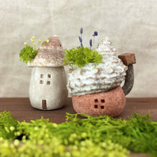 画像をギャラリービューアに読み込む, 貝殻屋根の小さなお家 ぽってりS(ココアブラウン)〜プリザーブドモス&フラワーの貝殻オブジェ