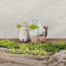 画像をギャラリービューアに読み込む, 貝殻屋根の小さなお家 ぽってりS(ココアブラウン)〜プリザーブドモス&フラワーの貝殻オブジェ