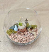 画像をギャラリービューアに読み込む, 貝殻屋根の小さなお家 ぽってりS(ココアブラウン)〜プリザーブドモス&フラワーの貝殻オブジェ