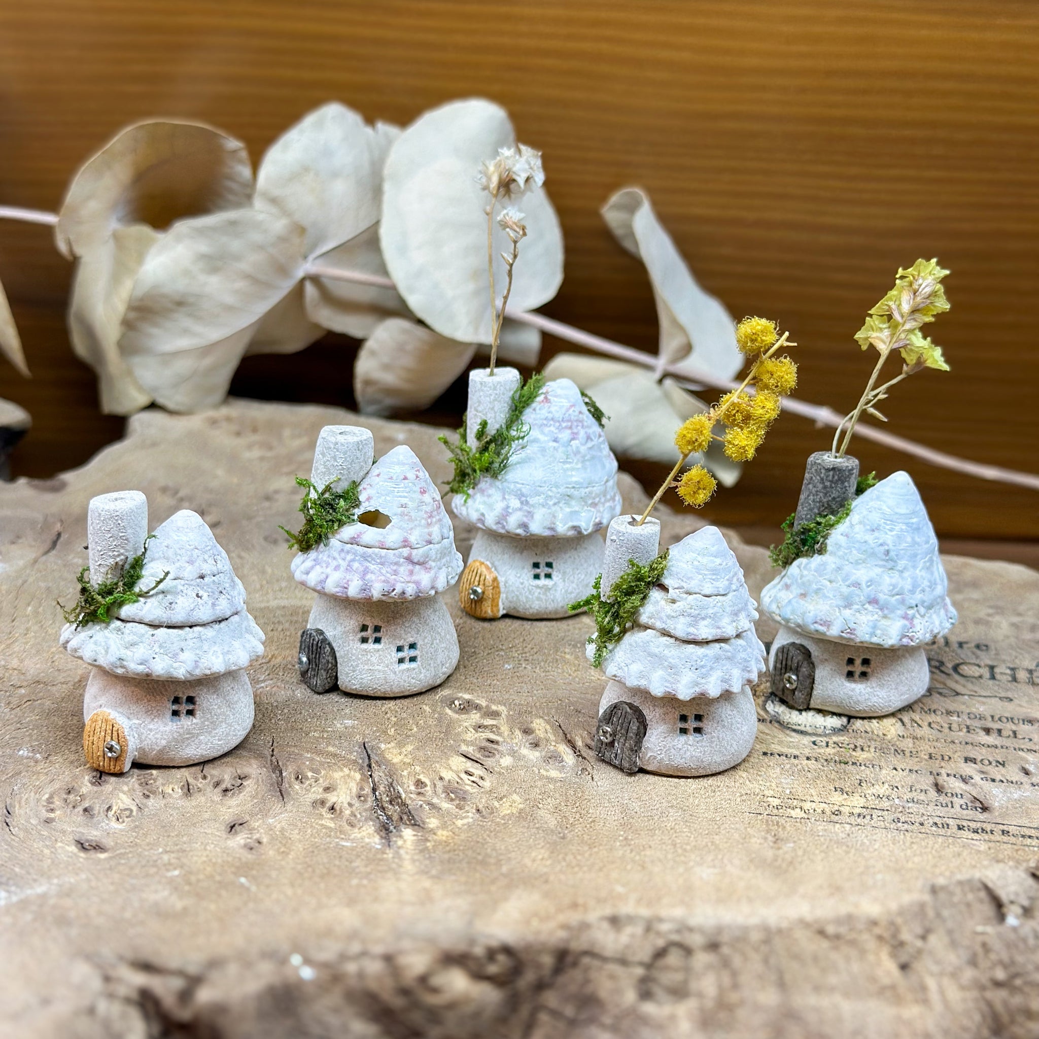 白い貝殻屋根の妖精ハウスS | 苔のある小さな家 – しおかぜレモンの 